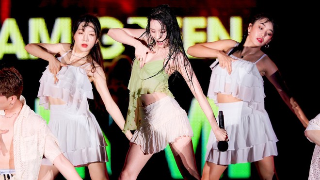 Waterbomb - Lễ hội nhạc nước sexy nhất Hàn Quốc: BLACKPINK phá đảo mùa hè, một nhân tố bất ngờ nổi tiếng, HyunA - Sunmi ai hot hơn? - Ảnh 13.
