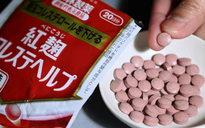 Bê bối thực phẩm chức năng rúng động Nhật Bản: Sản phẩm chứa gạo men đỏ khiến 5 người tử vong, 33.000 doanh nghiệp chịu tổn thất - Ảnh 1.