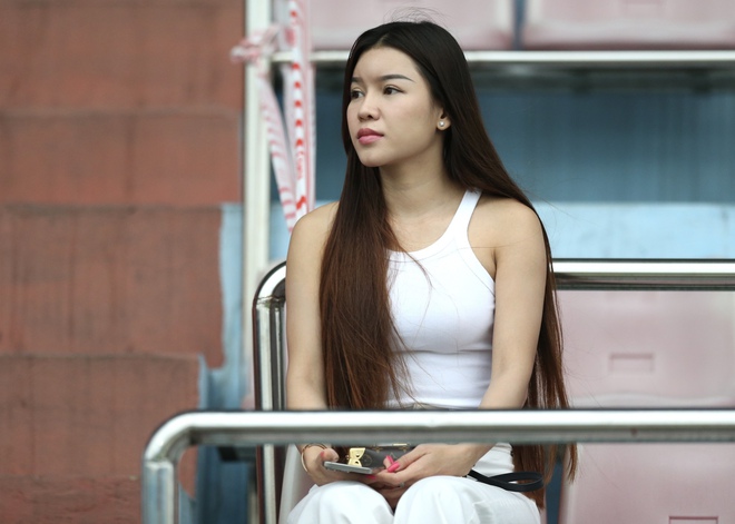 Bạn g&aacute;i Văn L&acirc;m nổi bật tr&ecirc;n kh&aacute;n đ&agrave;i s&acirc;n Thi&ecirc;n Trường, nhan sắc ngo&agrave;i đời c&oacute; giống ảnh tự đăng? - Ảnh 1.