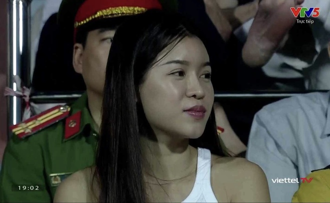 Bạn g&aacute;i Văn L&acirc;m nổi bật tr&ecirc;n kh&aacute;n đ&agrave;i s&acirc;n Thi&ecirc;n Trường, nhan sắc ngo&agrave;i đời c&oacute; giống ảnh tự đăng? - Ảnh 3.
