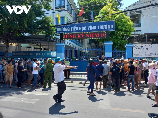 Một học sinh lớp 5 bị mệt trong lớp học, đưa đi cấp cứu tử vong giữa đường - Ảnh 1.