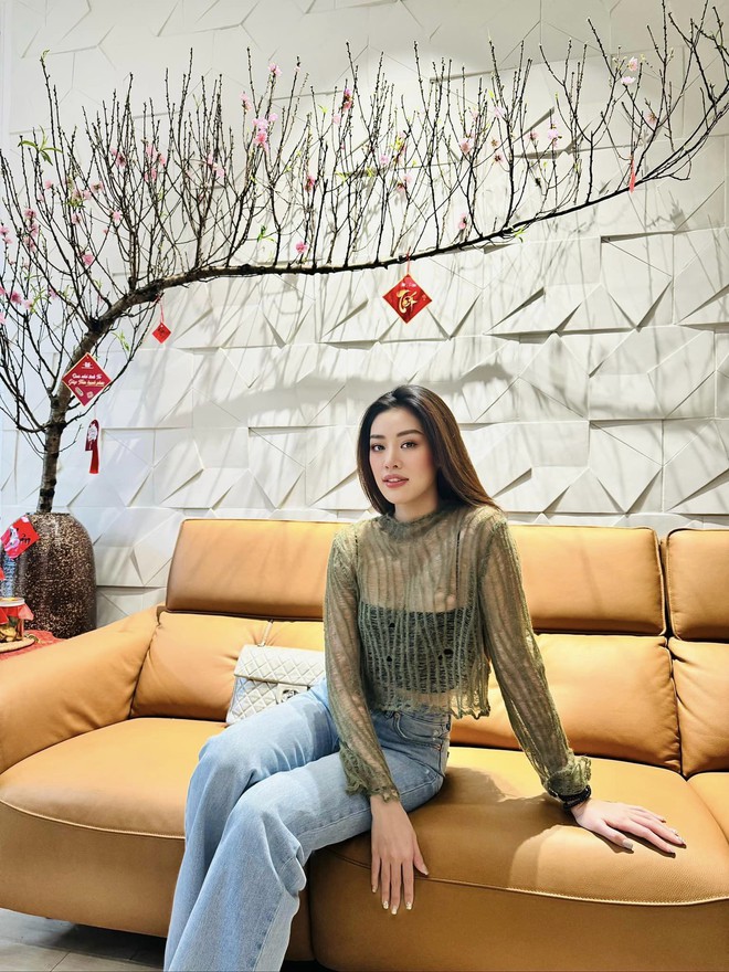 Hoa hậu Khánh Vân dạo này: Vừa tậu nhà mới, xe bạc tỷ và chuyện tình cảm cực kín tiếng - Ảnh 5.