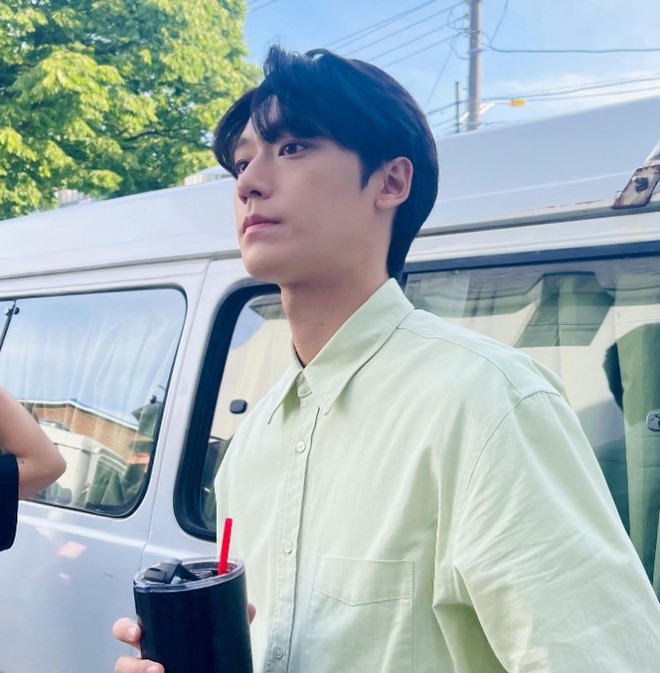 Cực nổi tiếng nhưng sao nam n&agrave;y lại l&agrave; người tiết kiệm: Đi l&agrave;m bằng xe bus, đồ d&ugrave;ng 3-4 năm để tr&aacute;nh l&atilde;ng ph&iacute; - Ảnh 4.