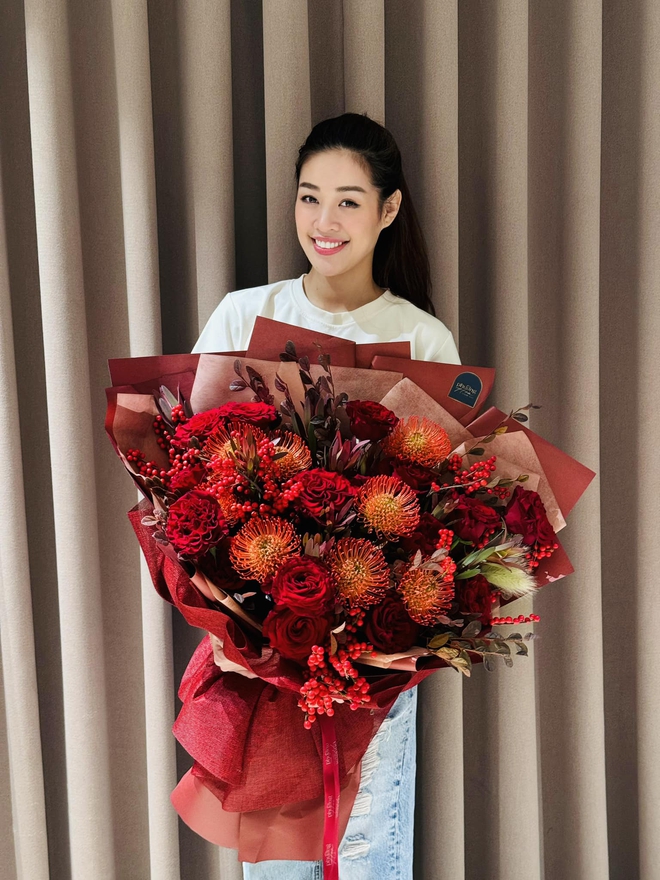 Hoa hậu Khánh Vân dạo này: Vừa tậu nhà mới, xe bạc tỷ và chuyện tình cảm cực kín tiếng - Ảnh 11.