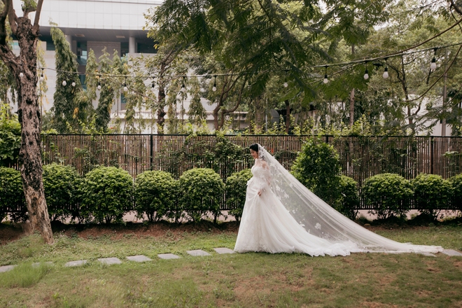 Chùm ảnh nét căng: Toàn cảnh đám cưới sang trọng của Quang Hải và Chu Thanh Huyền, điểm nhấn là thông báo cô dâu mang bầu - Ảnh 5.