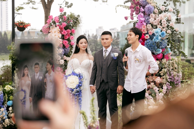 Chùm ảnh nét căng: Toàn cảnh đám cưới sang trọng của Quang Hải và Chu Thanh Huyền, điểm nhấn là thông báo cô dâu mang bầu - Ảnh 8.
