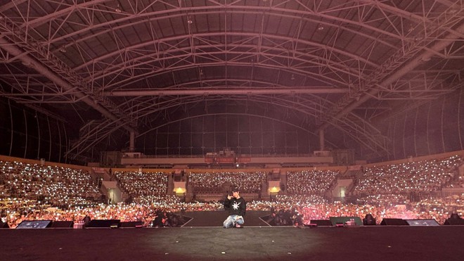 Concert Baekhyun (EXO) tại TP.HCM ngày 1: Nói yêu fan bằng tiếng Việt, mồ hôi nhễ nhại vẫn bắn nốt cao cực cháy! - Ảnh 1.