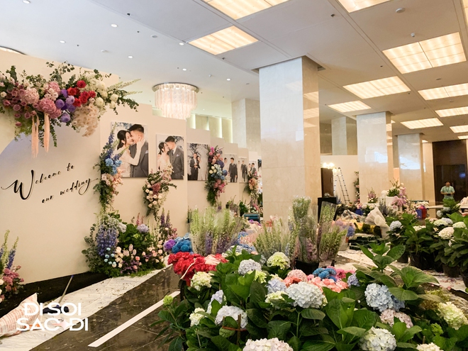Hình ảnh đầu tiên ở đám cưới Quang Hải tại khách sạn 5 sao: 10.000 bông hoa rải khắp lối - Ảnh 4.
