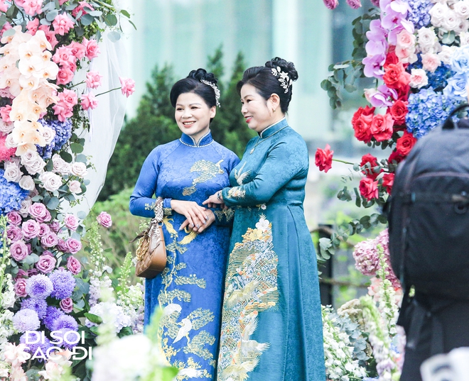 Mẹ bầu Doãn Hải My đọ sắc cùng ái nữ nhà đại gia Minh Nhựa ở đám cưới Quang Hải: Gấp đôi visual là đây - Ảnh 8.