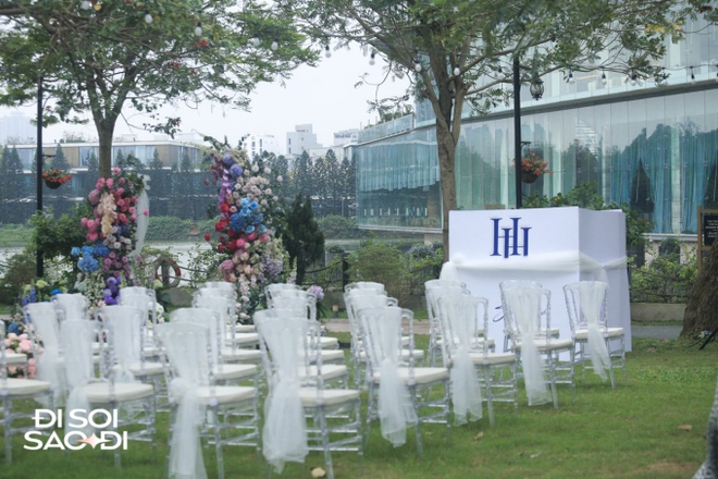 Quang Hải v&agrave; Chu Thanh Huyền lộ diện ở tiệc cưới ngo&agrave;i trời, kh&oacute;a m&ocirc;i cực t&igrave;nh cảm, visual c&ocirc; d&acirc;u g&acirc;y ch&uacute; &yacute; - Ảnh 9.