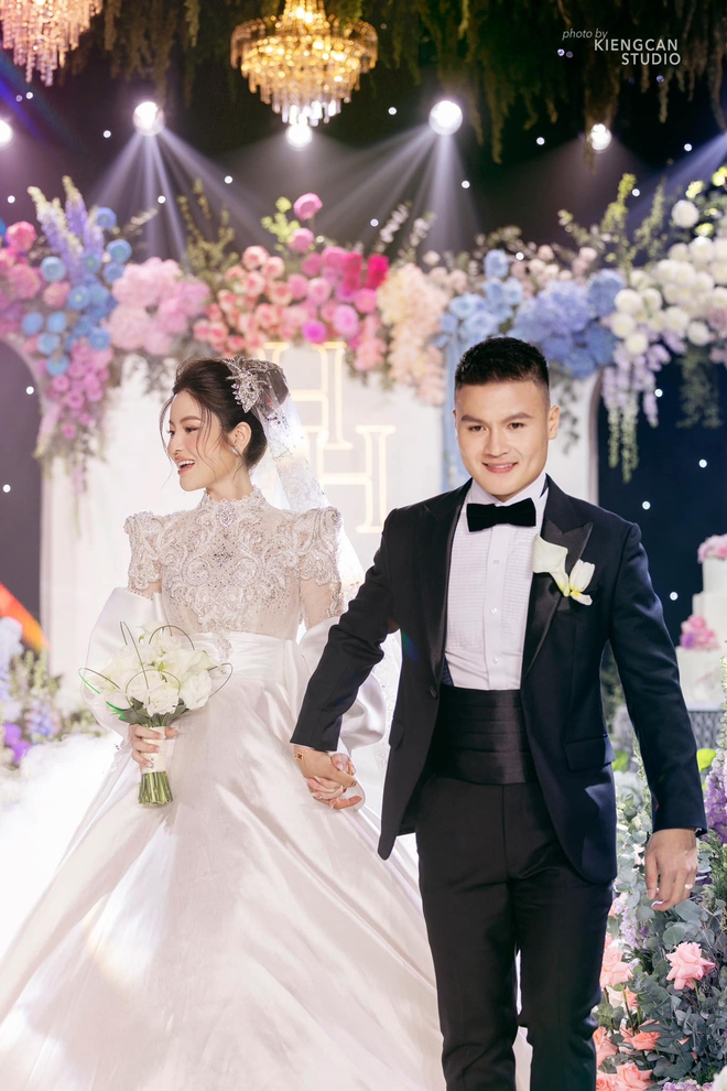 Hoà Minzy khoe ảnh dự cưới Quang Hải, lên tiếng đáp trả khi bị so sánh nhan sắc xinh hơn cô dâu - Ảnh 5.