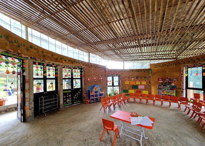 Lịm tim với ngôi trường giữa núi rừng Hà Giang: Vừa đẹp, vừa thơ mộng, nhìn xa như một cây nấm khổng lồ - Ảnh 4.