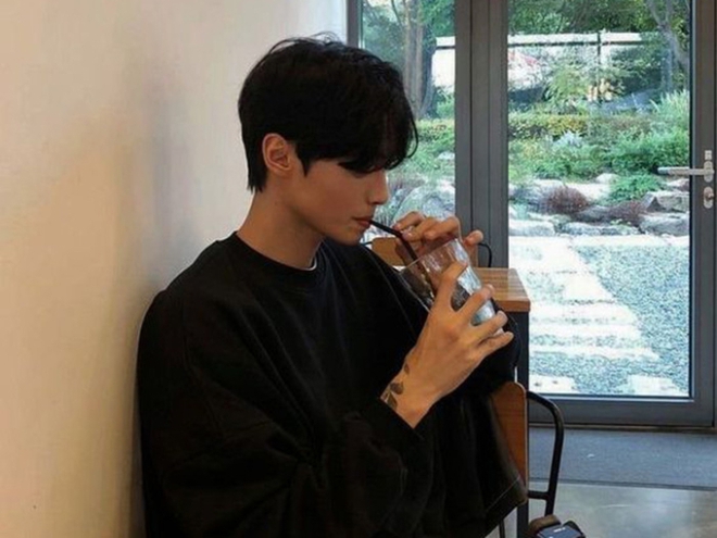 Thực hư chuyện uống c&agrave; ph&ecirc; trước khi &ldquo;l&acirc;m trận&rdquo; tăng hưng phấn? B&aacute;c sĩ: Thay v&agrave;o đ&oacute; l&agrave;m 8 việc n&agrave;y - Ảnh 1.