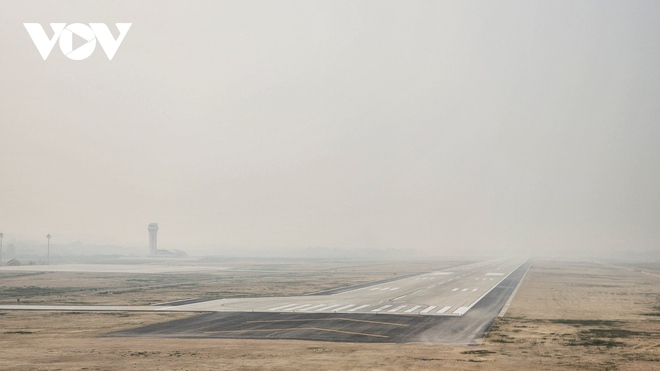 Chất lượng kh&ocirc;ng kh&iacute; ở mức xấu, nhiều chuyến bay đi/đến Điện Bi&ecirc;n bị hủy - Ảnh 1.