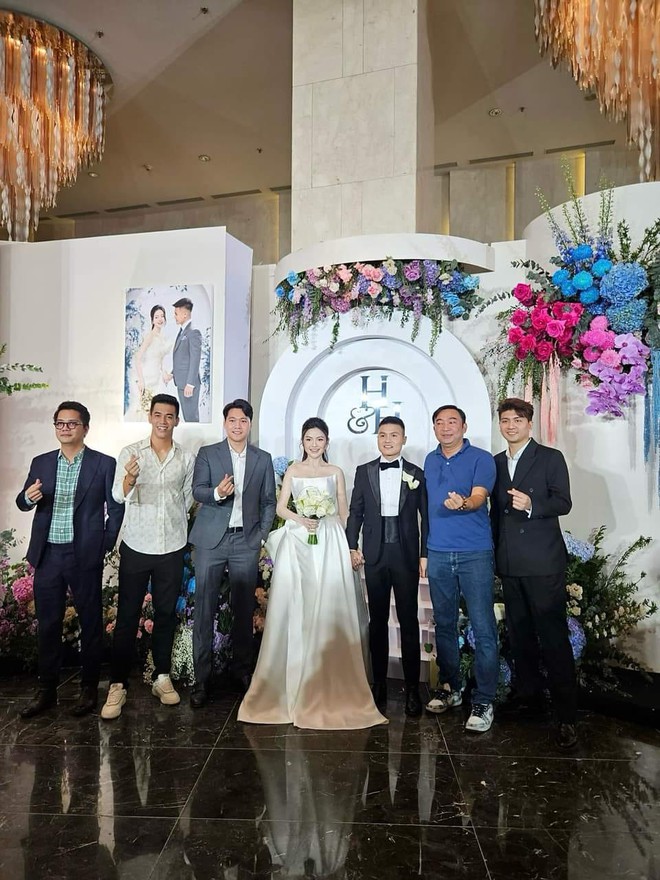 Hé lộ mức giá của 6 mẫu váy cưới mà cô dâu Chu Thanh Huyền từng mặc - Ảnh 6.