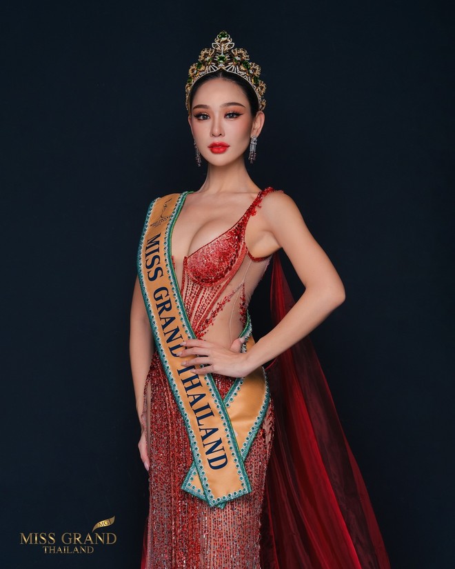 Hoa hậu Hòa bình Thái Lan 2024 gây tranh cãi vì chỉ cao 1,65 m - Ảnh 1.