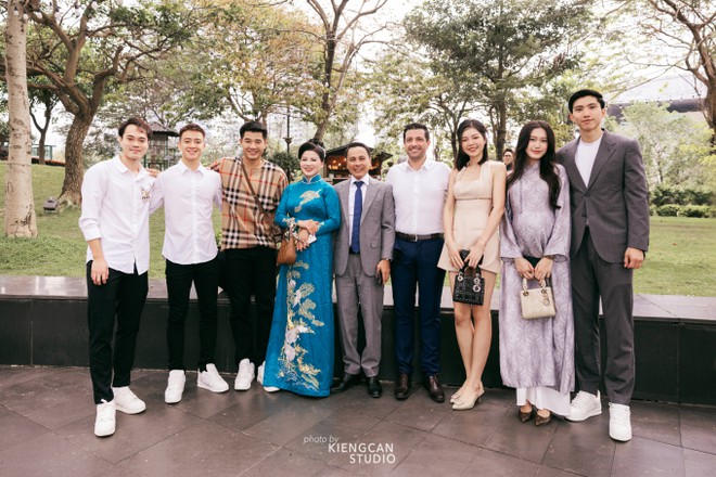 Cận cảnh biểu cảm của Do&atilde;n Hải My khi chứng kiến Chu Thanh Huyền hạnh ph&uacute;c, xo&aacute; tan mọi tin đồn kh&ocirc;ng ưa nhau - Ảnh 8.
