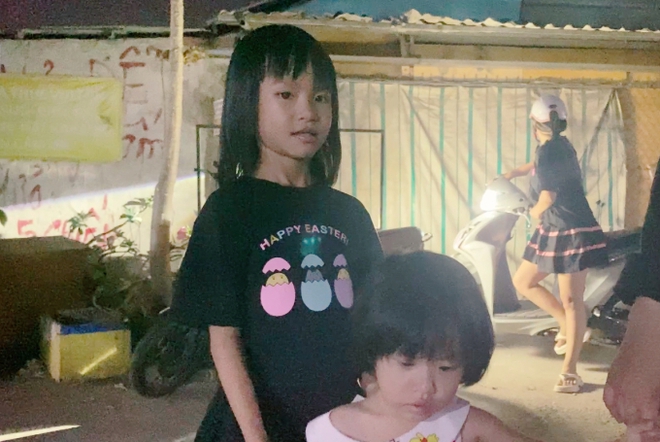Người mẹ đoàn tụ 2 con gái sau gần 42 giờ thất lạc ở phố đi bộ Nguyễn Huệ: “Mừng quá trời mừng!” - Ảnh 4.