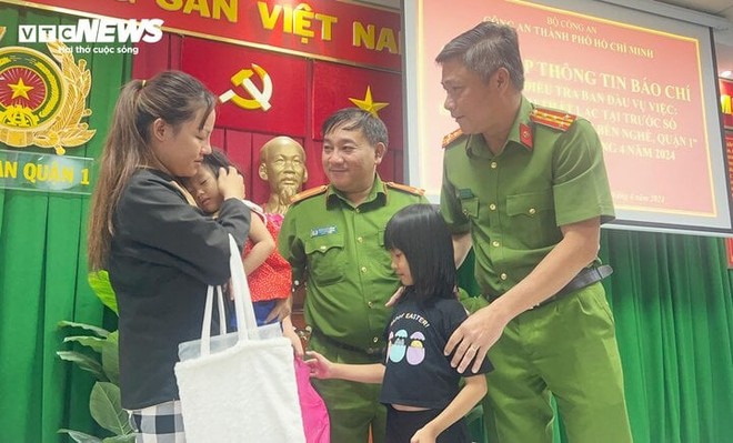 TP.HCM: Giải cứu 2 bé gái bị bắt cóc ở phố đi bộ Nguyễn Huệ - Ảnh 1.
