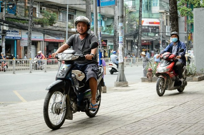 Sau ánh hào quang: Người mẫu bán trà vỉa hè, diễn viên chạy xe ôm - Ảnh 6.