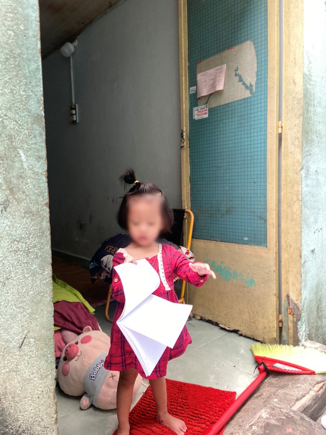 Vụ 2 bé gái bị bắt cóc ở phố đi bộ Nguyễn Huệ: Đêm qua nằm ngủ, con vẫn khóc rồi gọi mẹ - Ảnh 5.