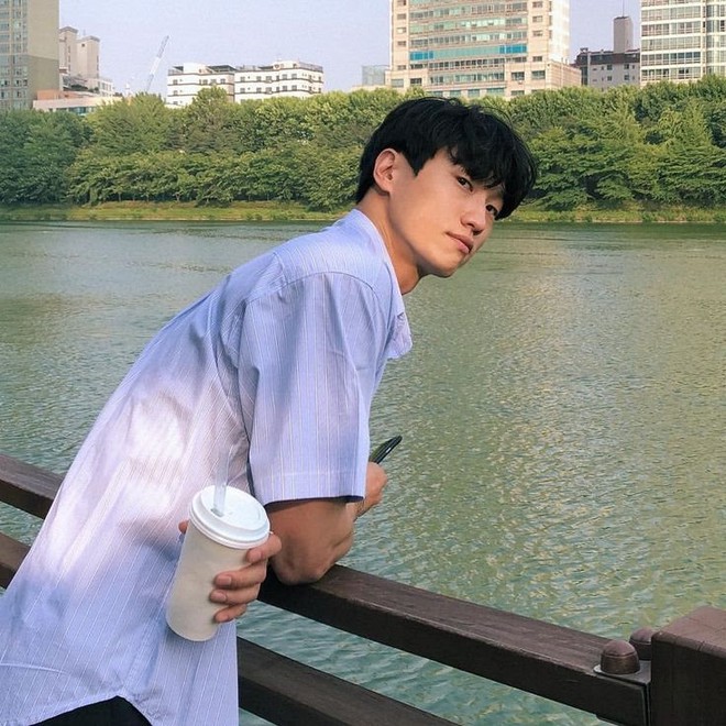 C&aacute;ch người trẻ sống s&oacute;t giữa b&atilde;o sa thải: 30 tuổi chuyển sang l&agrave;m shipper kiếm 300k đồng/ng&agrave;y, người sống nhờ thẻ t&iacute;n dụng - Ảnh 3.