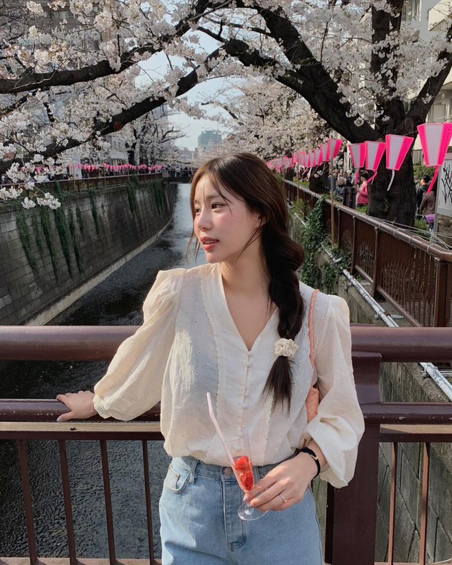 Nàng fashion blogger Hàn Quốc gợi ý 10 cách mặc áo trắng sành điệu suốt mùa hè - Ảnh 10.