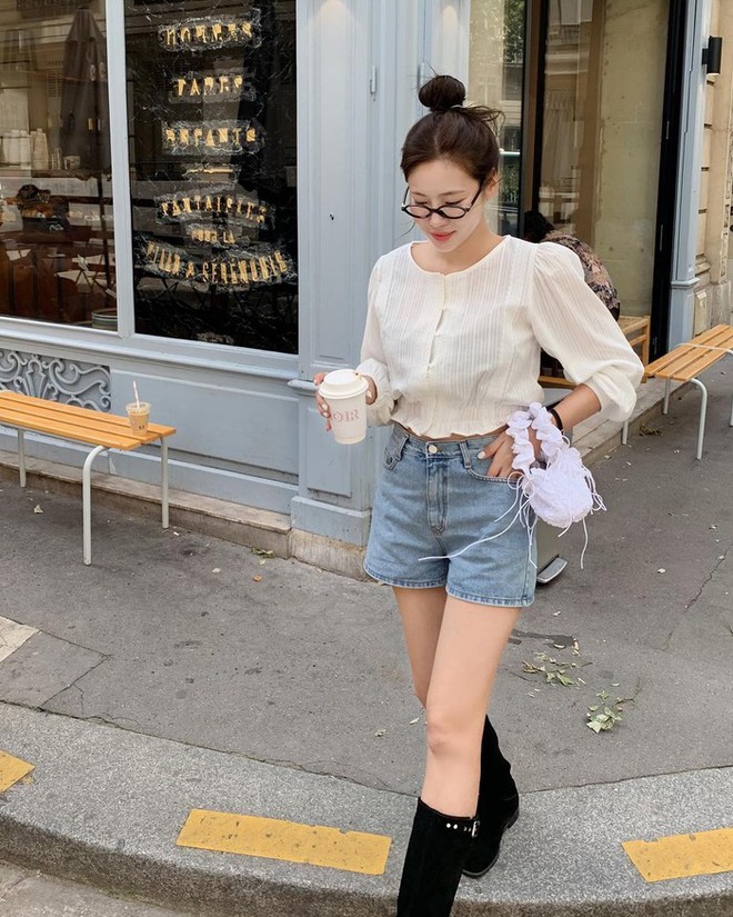Nàng fashion blogger Hàn Quốc gợi ý 10 cách mặc áo trắng sành điệu suốt mùa hè - Ảnh 3.