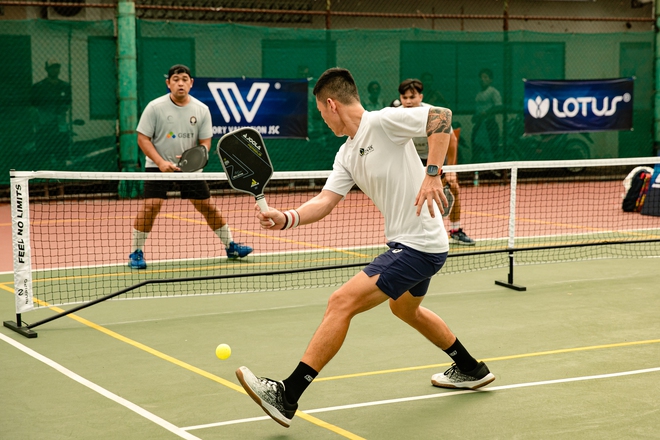 Chị đẹp chi 17 triệu đưa cả nhà vào TP.HCM đấu giải Pickleball châu Á, tóm dính Hạt Mít, Gigi Hương Giang trên khán đài - Ảnh 6.