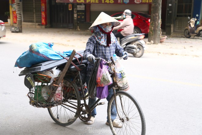 Nhọc nhằn mưu sinh dưới nắng như thi&ecirc;u đốt của những người coi việc nghỉ lễ l&agrave; điều xa vời - Ảnh 3.