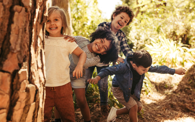 Phỏng vấn 720 người phát hiện ra: Những đứa trẻ lớn lên hạnh phúc thường có 3 đặc điểm, không liên quan gì đến sự giàu có - Ảnh 2.