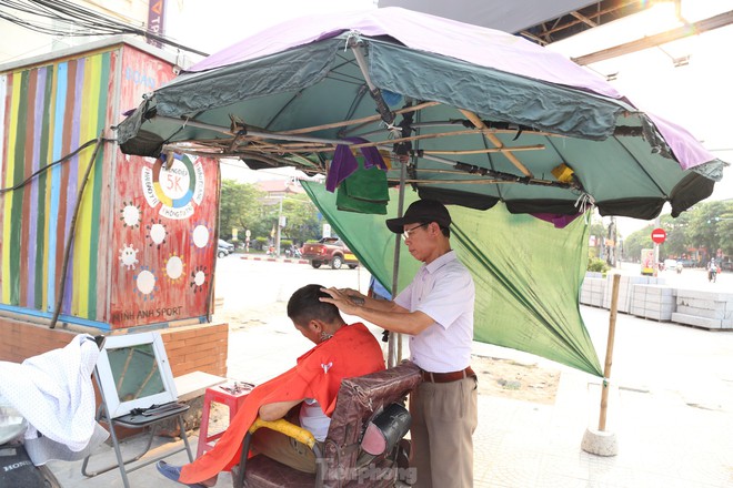 Nhọc nhằn mưu sinh dưới nắng như thi&ecirc;u đốt của những người coi việc nghỉ lễ l&agrave; điều xa vời - Ảnh 10.