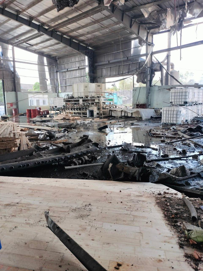 Hiện trường tan hoang sau vụ nổ lò hơi làm 6 người chết ở Đồng Nai - Ảnh 4.