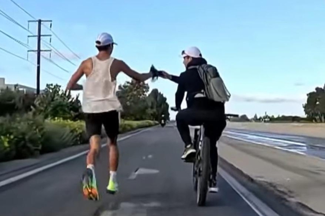 Uống chai nước bố đưa khi đang chạy - Ảnh 3