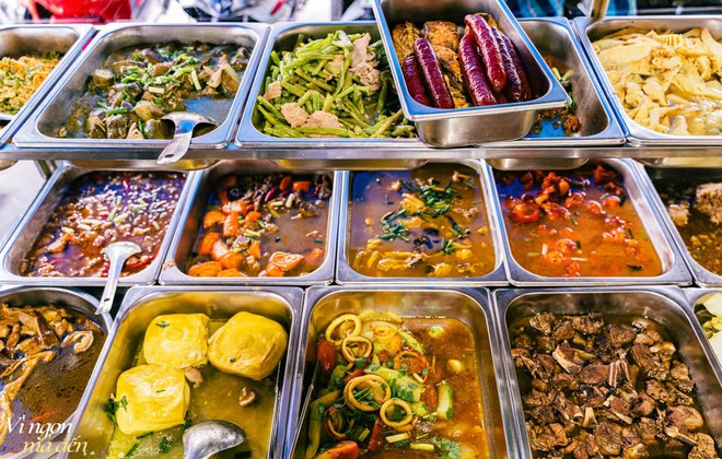 Đi ăn cơm bình dân kiểu người Hoa: Cửa tiệm bán 3 đời mỗi ngày nấu hơn 30 món cầu kỳ, đông khách đến nỗi không dám mở trên ứng dụng giao đồ ăn - Ảnh 2.