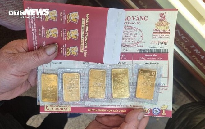 Sau khi liên tục leo đỉnh, giá vàng bốc hơi hơn 1 triệu đồng/lượng - Ảnh 1.