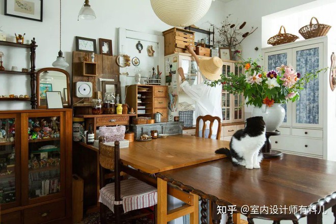 Hai vợ chồng mua căn nh&agrave; nhỏ c&oacute; ban c&ocirc;ng, tự trang ho&agrave;ng v&agrave; tạo ra tổ ấm cực chill - Ảnh 3.