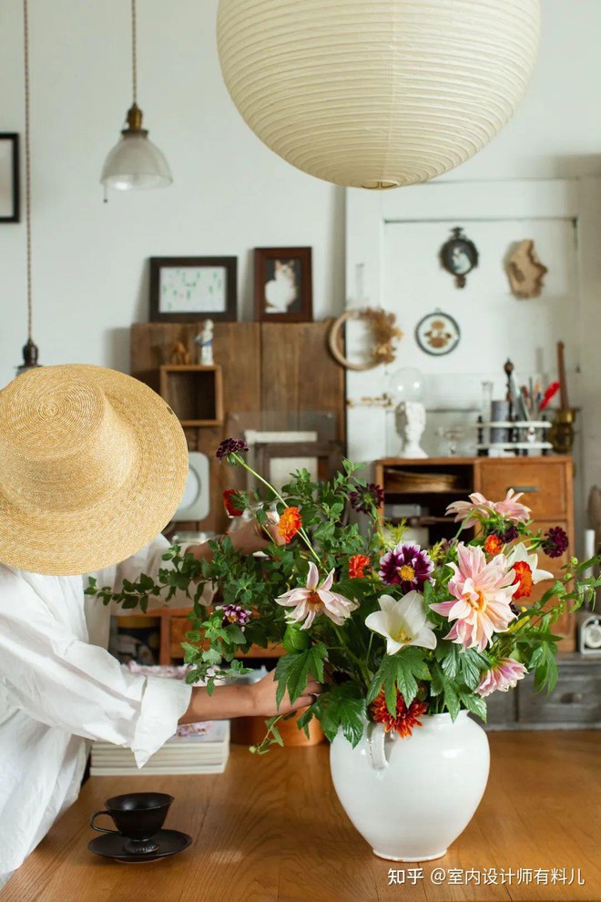 Hai vợ chồng mua căn nh&agrave; nhỏ c&oacute; ban c&ocirc;ng, tự trang ho&agrave;ng v&agrave; tạo ra tổ ấm cực chill - Ảnh 13.