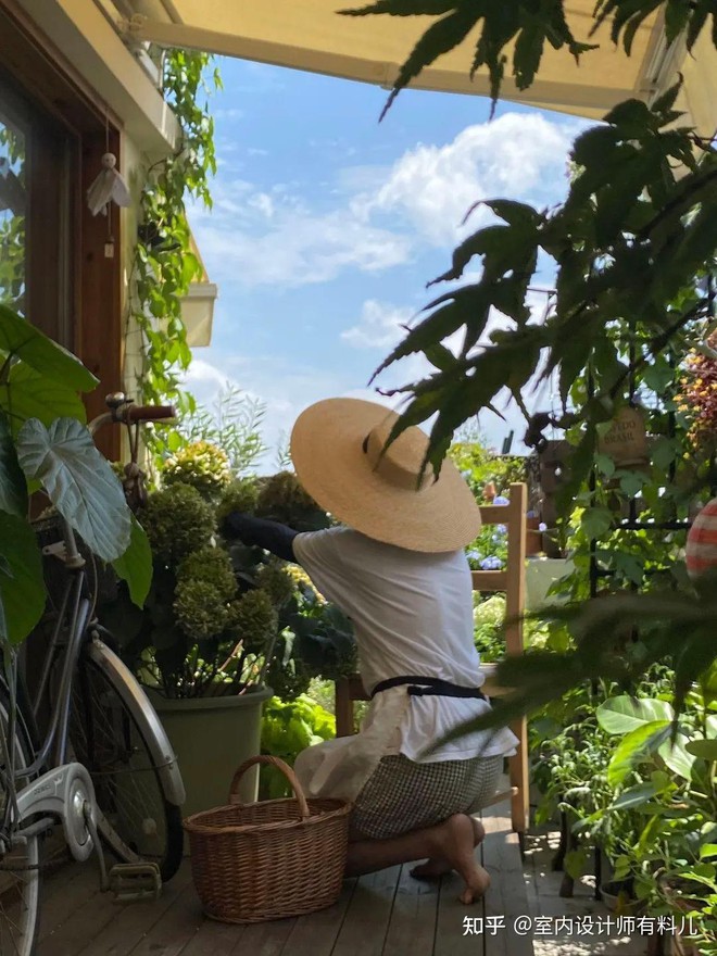 Hai vợ chồng mua căn nh&agrave; nhỏ c&oacute; ban c&ocirc;ng, tự trang ho&agrave;ng v&agrave; tạo ra tổ ấm cực chill - Ảnh 12.