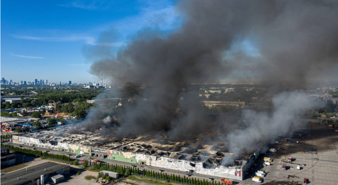 Nhiều tài sản người Việt bị thiêu rụi tại vụ cháy trung tâm thương mại ở Ba Lan - Ảnh 1.