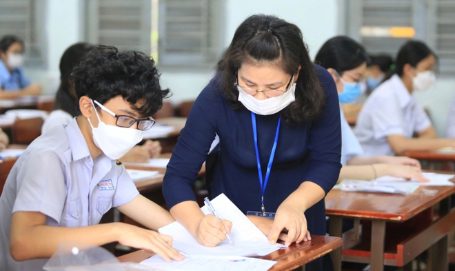 Phụ huynh Hà Nội có con đăng ký thi trường THPT này đang mừng húm: Năm ngoái 8 điểm/môn mới đỗ, năm nay tỷ lệ chọi chưa đến 1! - Ảnh 1.