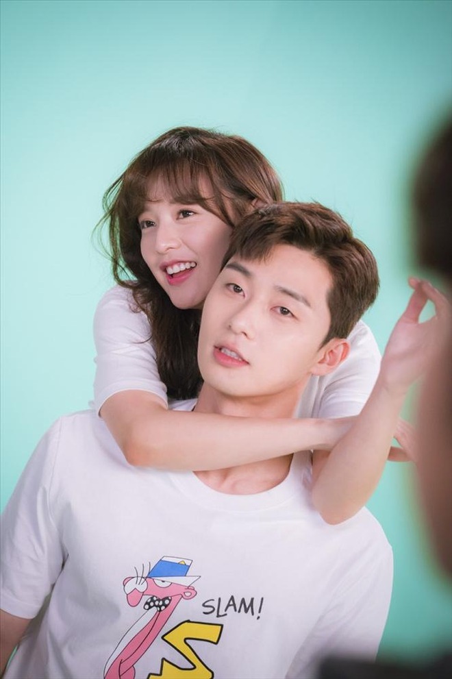 Kim Ji Won hẹn hò bí mật, hết tan rồi hợp với nam thần Hospital Playlist trong 10 năm qua? - Ảnh 6.