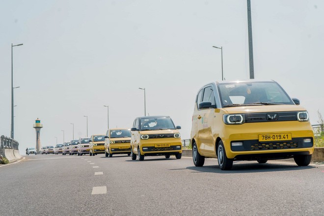 Giá từ 8.000 đồng/km, cước của taxi điện mini đầu tiên trên thị trường Việt đứng ở đâu so với GSM, Grab và taxi truyền thống? - Ảnh 2.