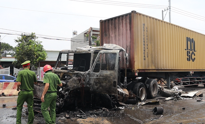 Hiện trường vụ tai nạn liên hoàn khiến một xe bốc cháy, nhiều người bị thương - Ảnh 9.
