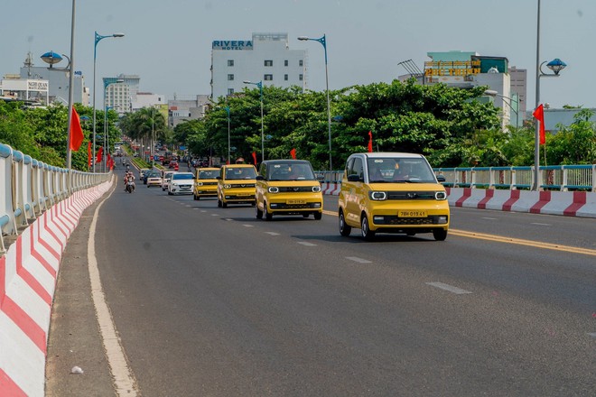 Taxi điện mini đầu tiên tại Việt Nam tung ảnh ra quân: giá cước từ 8.000 đồng/km, thuê tự lái 450.000 đồng/ngày - Ảnh 1.