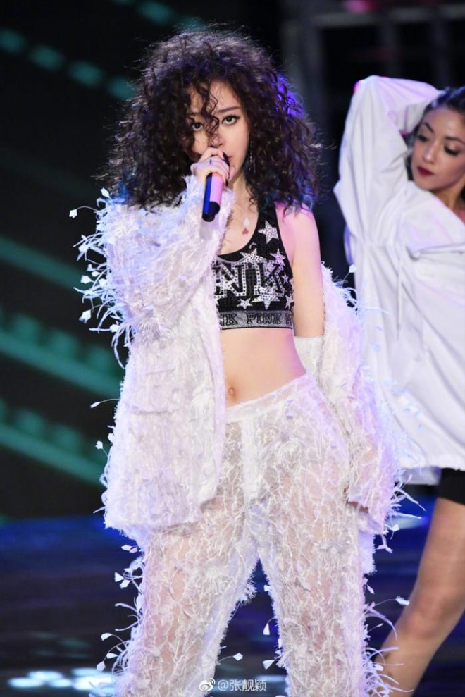 Danh ca huyền thoại xứ Trung xịt keo khi thi với 2 nữ ca sĩ ngoại quốc vô danh, khán giả chủ nhà không cam lòng chịu thua! - Ảnh 7.