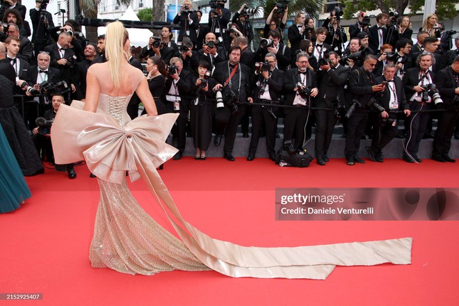 Thảm đỏ khai mạc LHP Cannes 2024: Heidi Klum hóa công chúa lấn lướt Quan Hiểu Đồng - Chompoo, sao Trung Quốc làm lố chiếm spotlight - Ảnh 25.