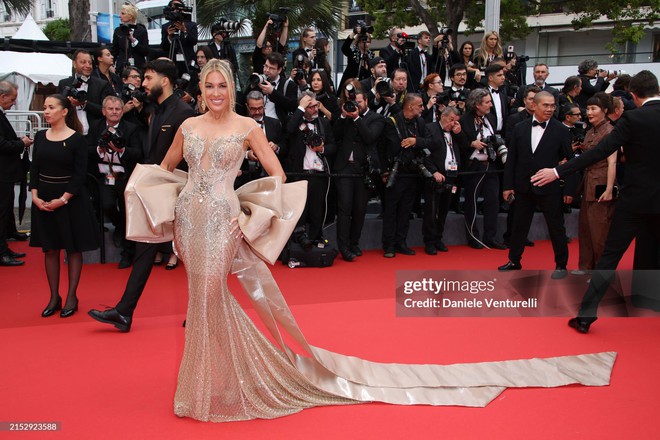 Thảm đỏ khai mạc LHP Cannes 2024: Heidi Klum hóa công chúa lấn lướt Quan Hiểu Đồng - Chompoo, sao Trung Quốc làm lố chiếm spotlight - Ảnh 24.