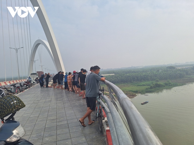 T&igrave;m kiếm 2 nữ sinh nghi nhảy cầu ở Bắc Ninh - Ảnh 2.