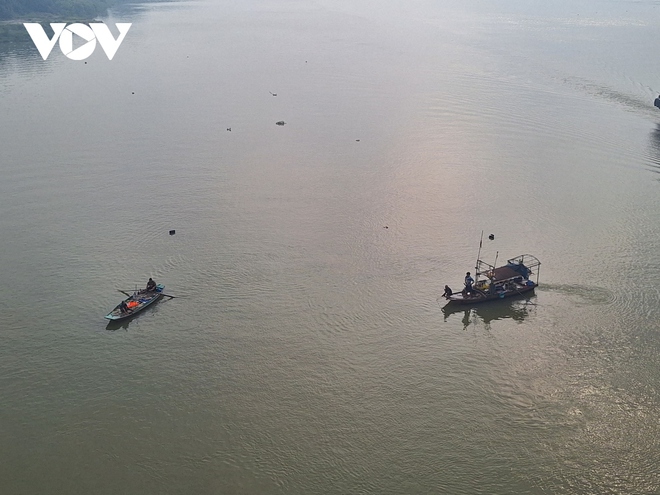 T&igrave;m kiếm 2 nữ sinh nghi nhảy cầu ở Bắc Ninh - Ảnh 1.